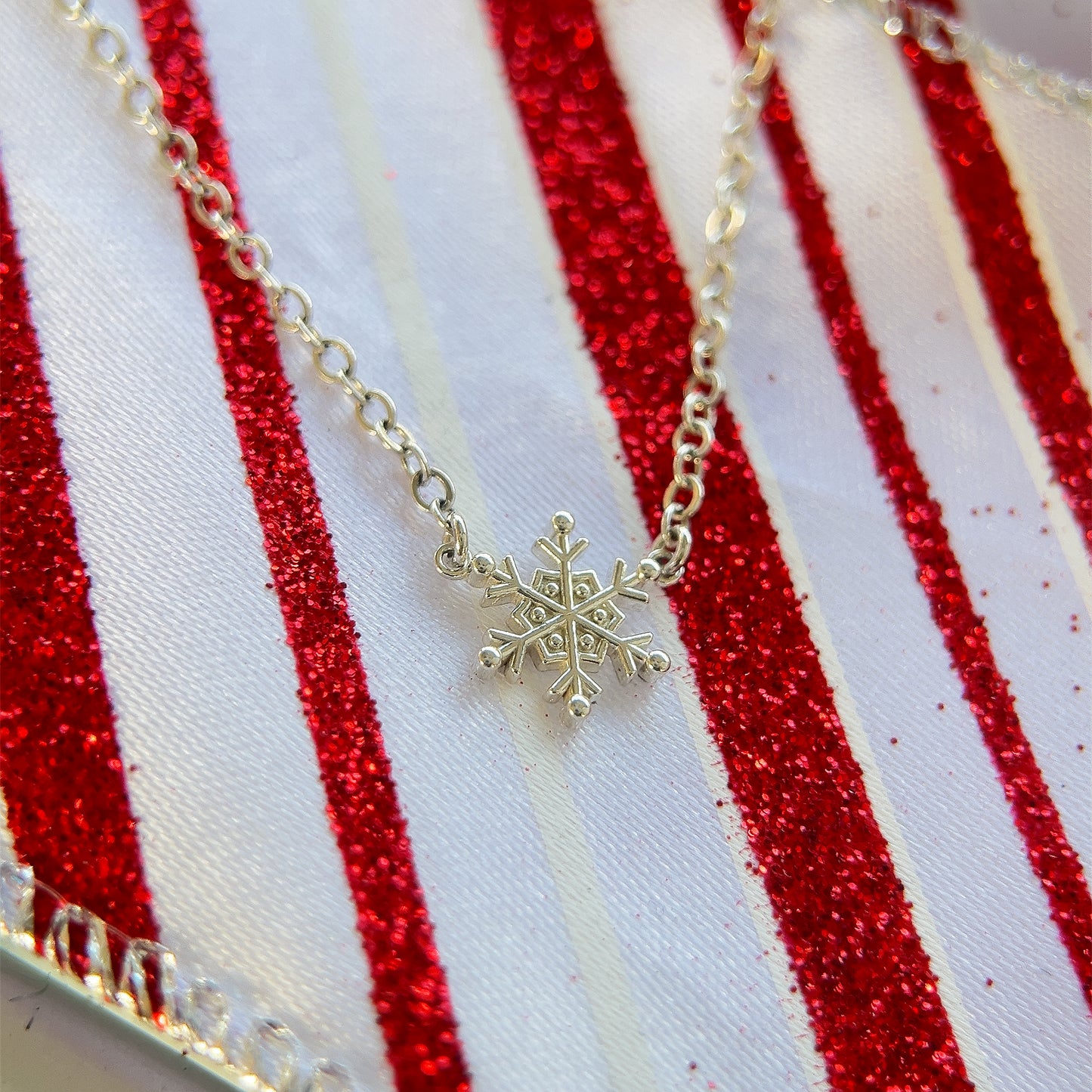 The Tiny Snowflake necklace