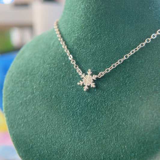 The Tiny Snowflake necklace